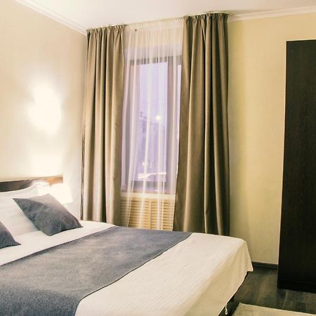 Alplaza Hotel Ustʼ-Kamenogorsk Zewnętrze zdjęcie