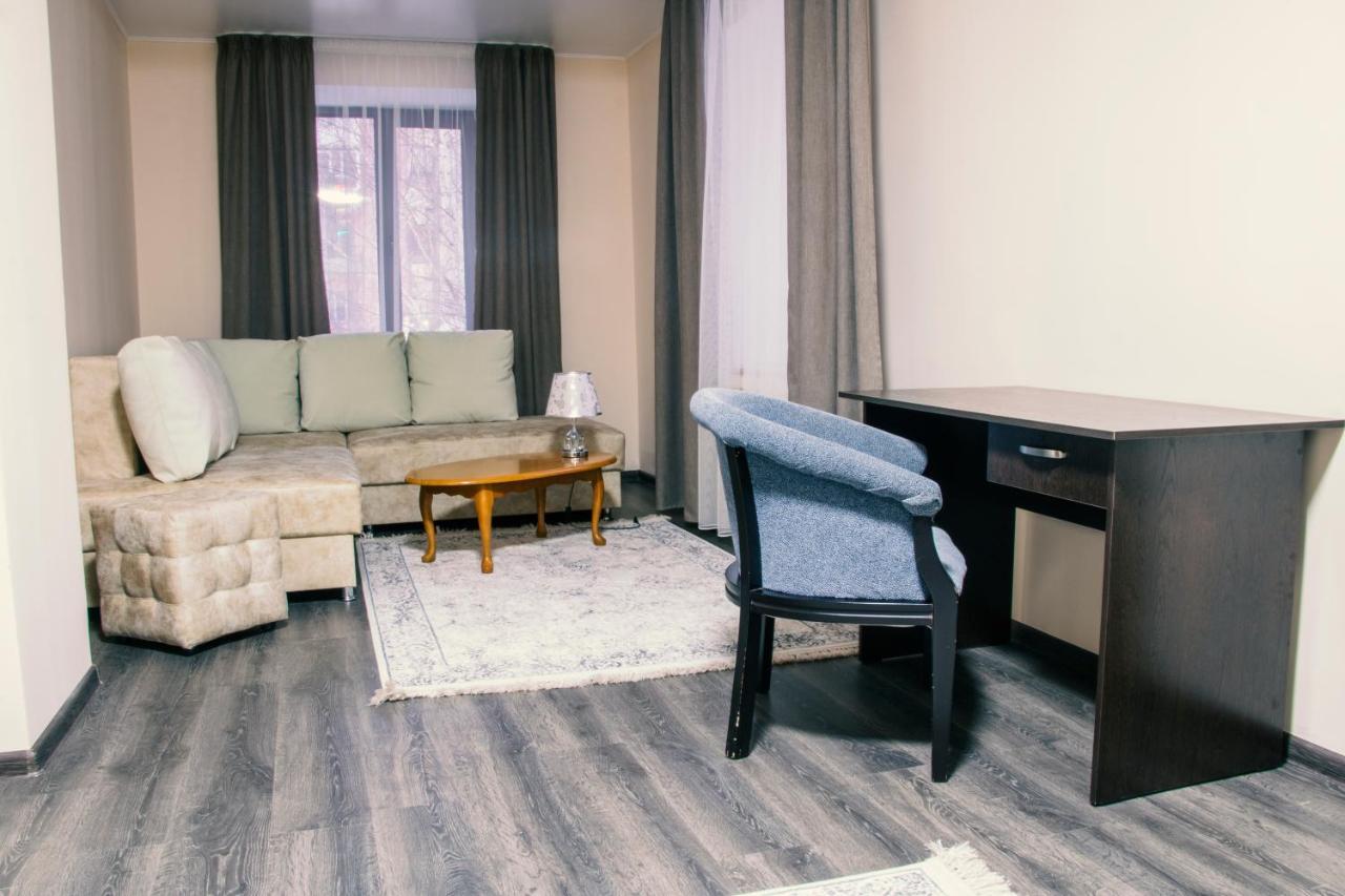 Alplaza Hotel Ustʼ-Kamenogorsk Zewnętrze zdjęcie