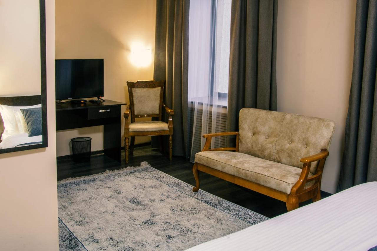 Alplaza Hotel Ustʼ-Kamenogorsk Zewnętrze zdjęcie
