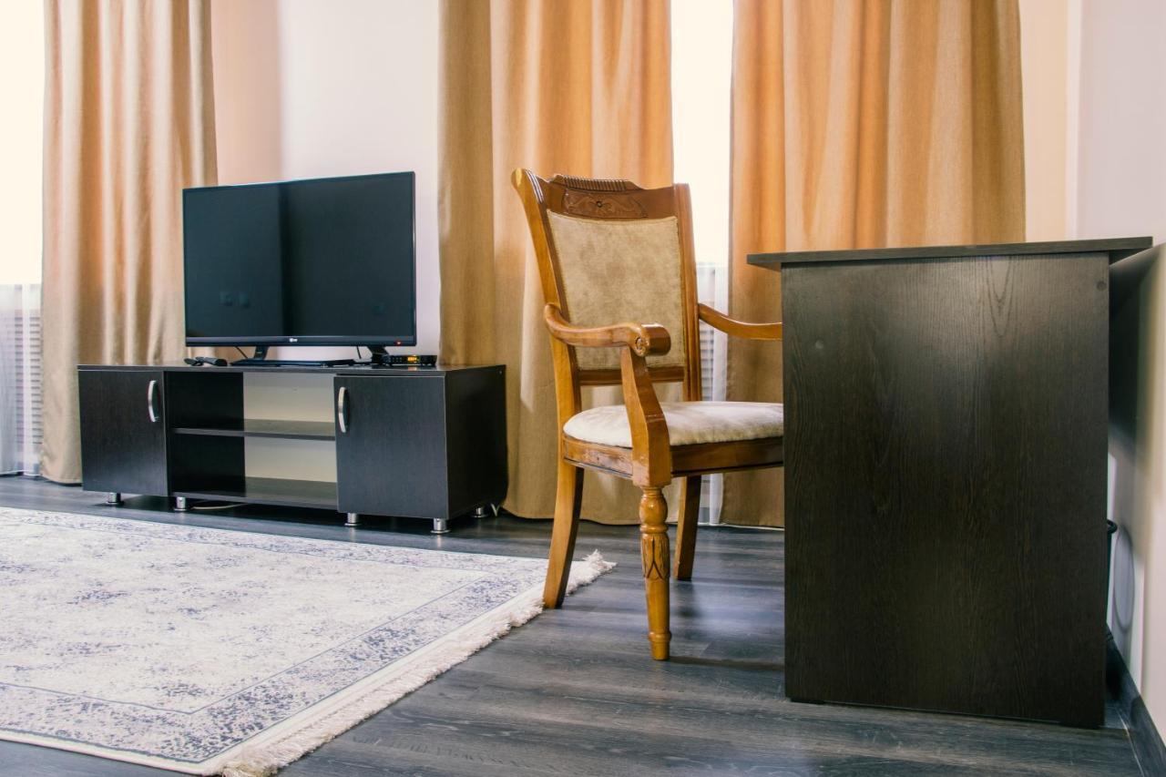 Alplaza Hotel Ustʼ-Kamenogorsk Zewnętrze zdjęcie